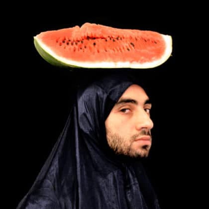 Stupidité contrôlée ou autoportrait à la pastèque